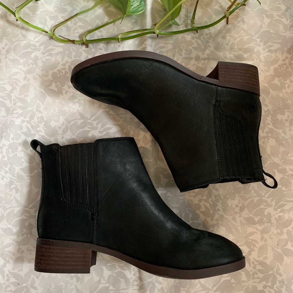 Lucky Brand Pelerton Chelsea Boots